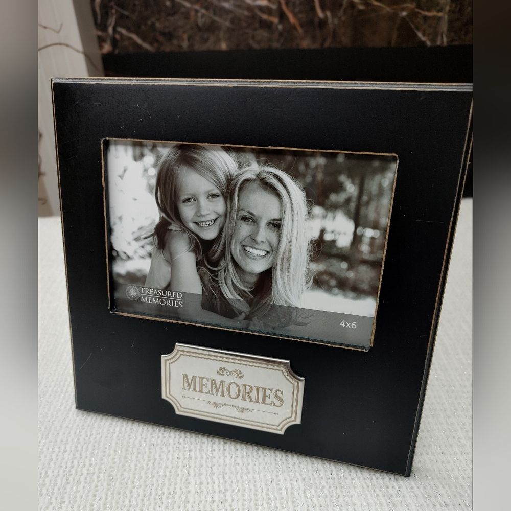 TREASURED MEMORIES PICTURE FRAME 4X6 PHOTO SIZE